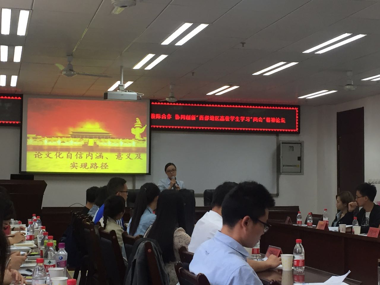 直播
代表姜霜发言